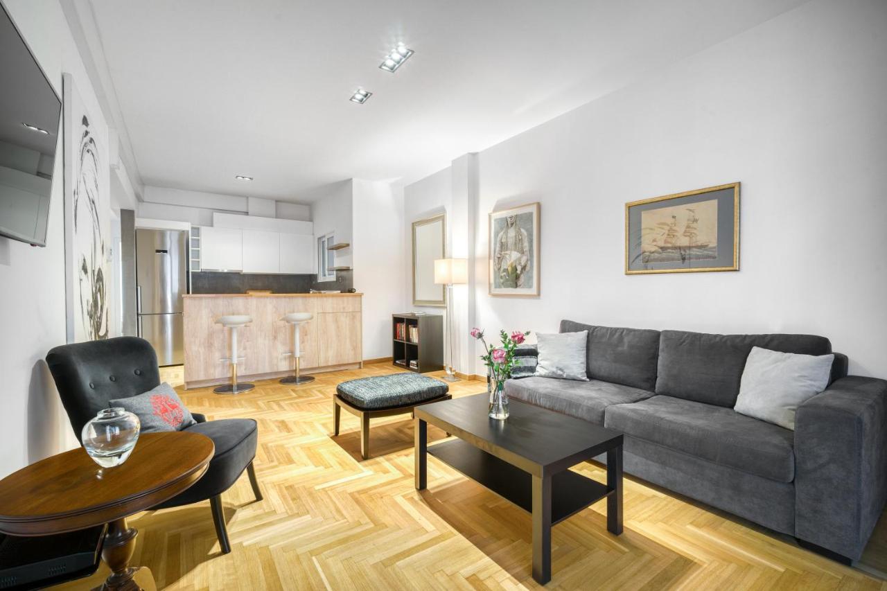 Delightful Stylish Two Bedroom Condo In Hip Area Of Central Atina Dış mekan fotoğraf