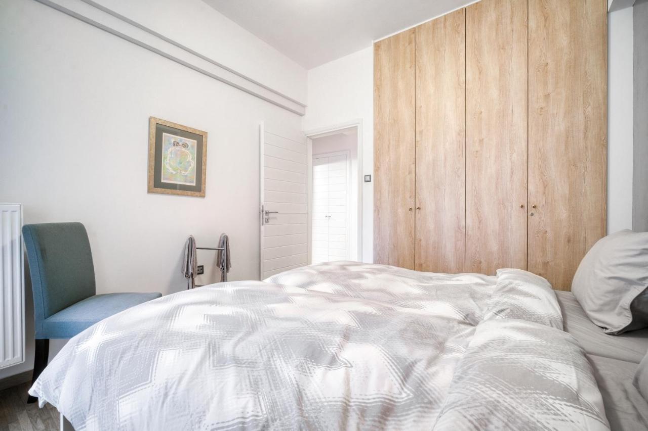 Delightful Stylish Two Bedroom Condo In Hip Area Of Central Atina Dış mekan fotoğraf