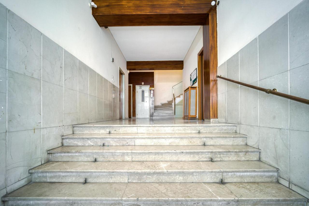 Delightful Stylish Two Bedroom Condo In Hip Area Of Central Atina Dış mekan fotoğraf