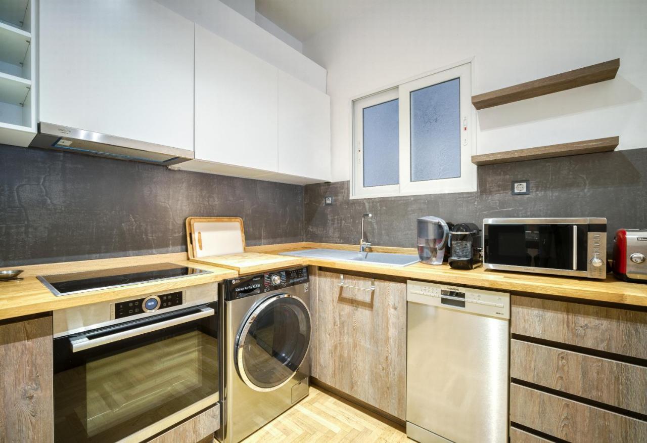 Delightful Stylish Two Bedroom Condo In Hip Area Of Central Atina Dış mekan fotoğraf