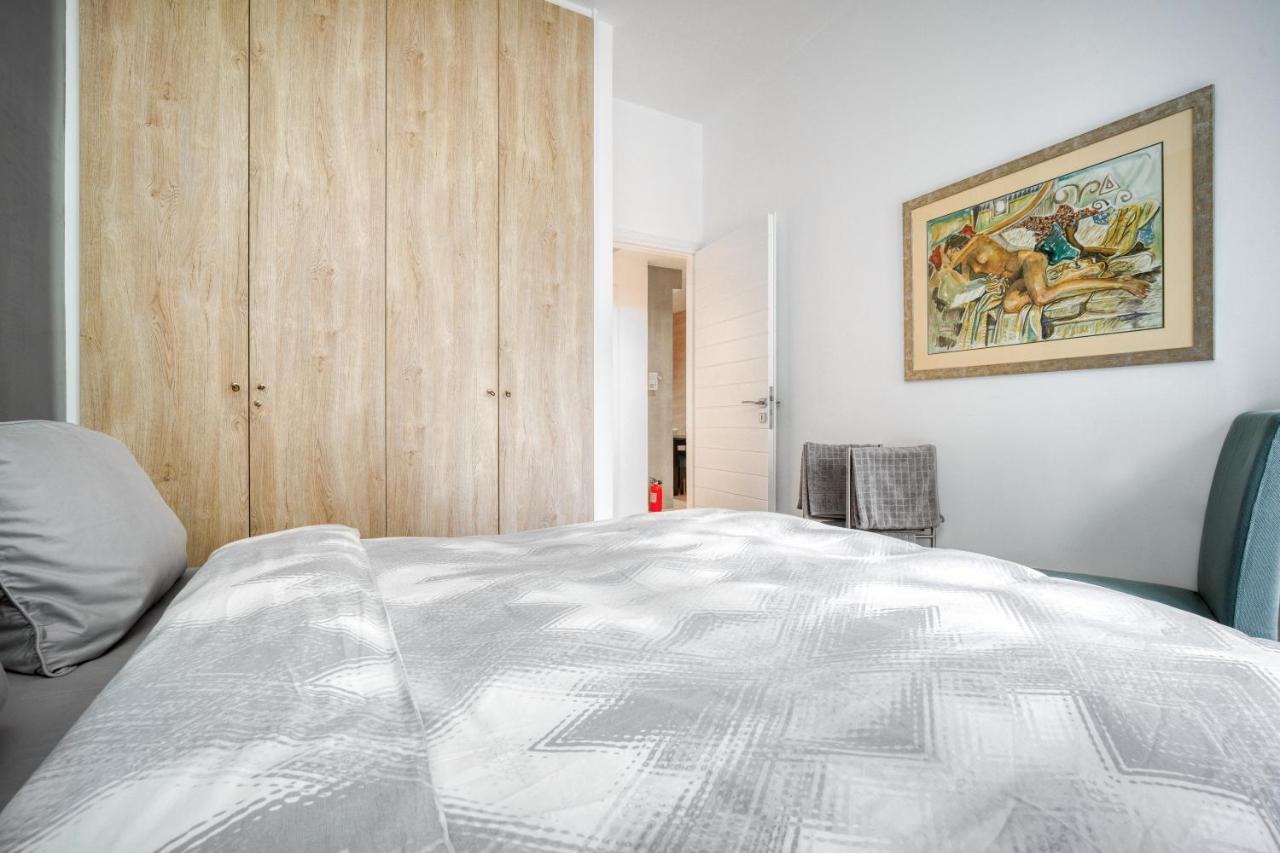 Delightful Stylish Two Bedroom Condo In Hip Area Of Central Atina Dış mekan fotoğraf
