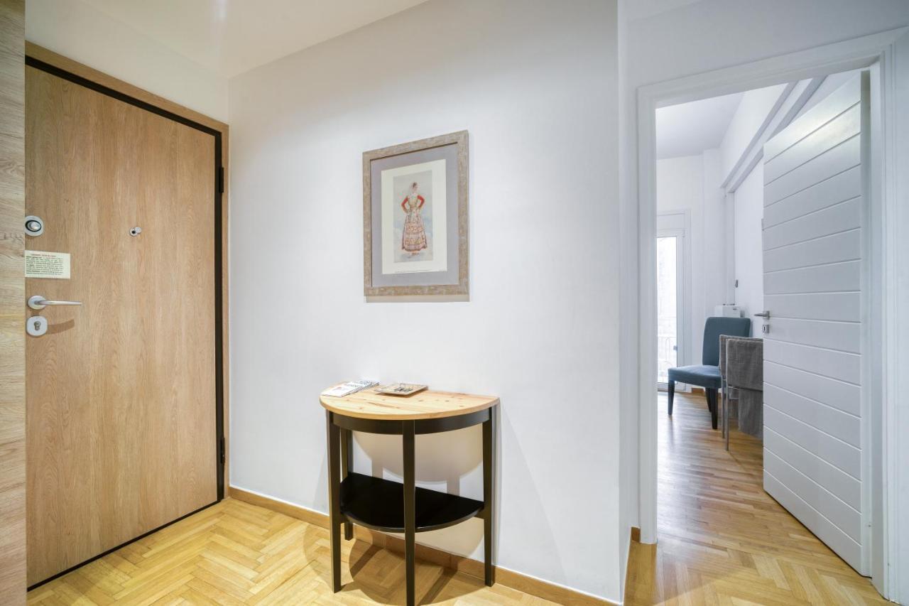 Delightful Stylish Two Bedroom Condo In Hip Area Of Central Atina Dış mekan fotoğraf