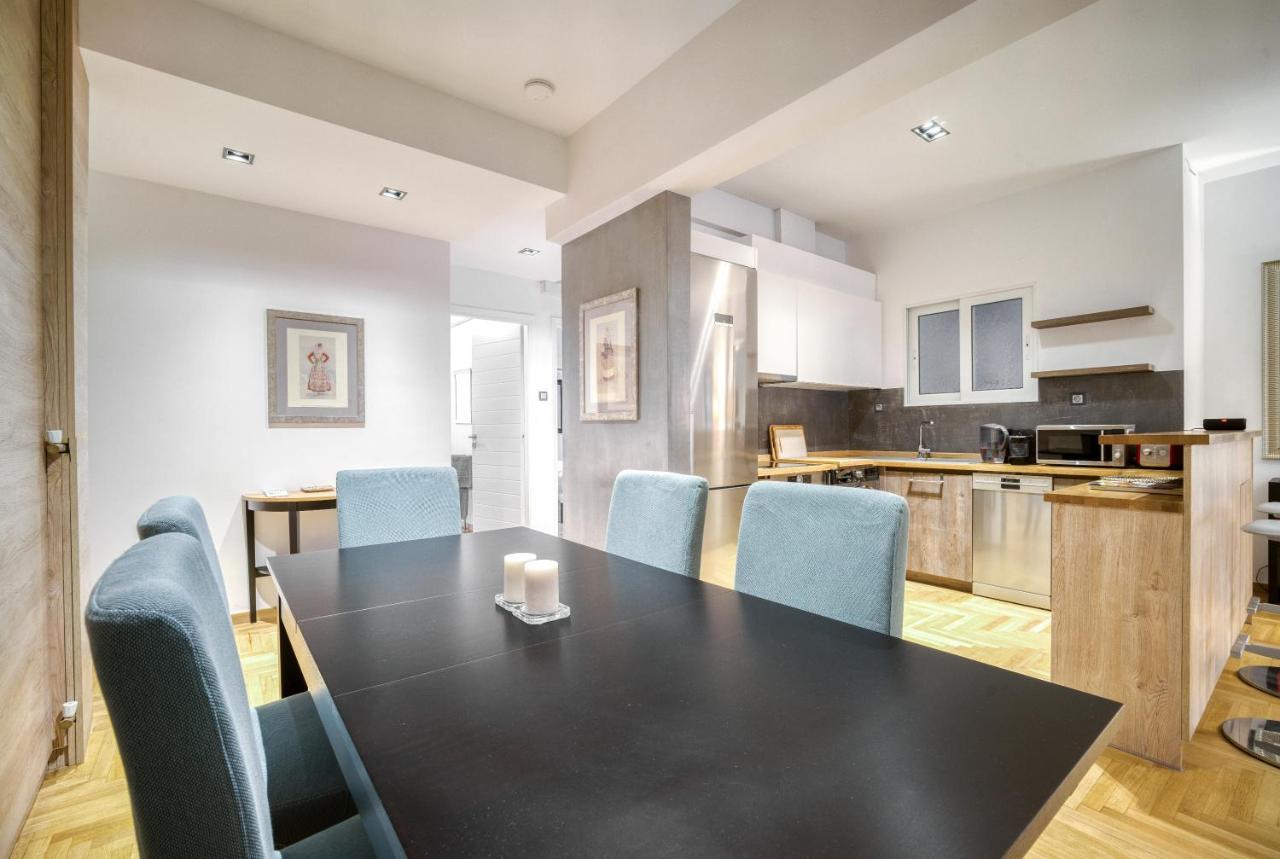 Delightful Stylish Two Bedroom Condo In Hip Area Of Central Atina Dış mekan fotoğraf