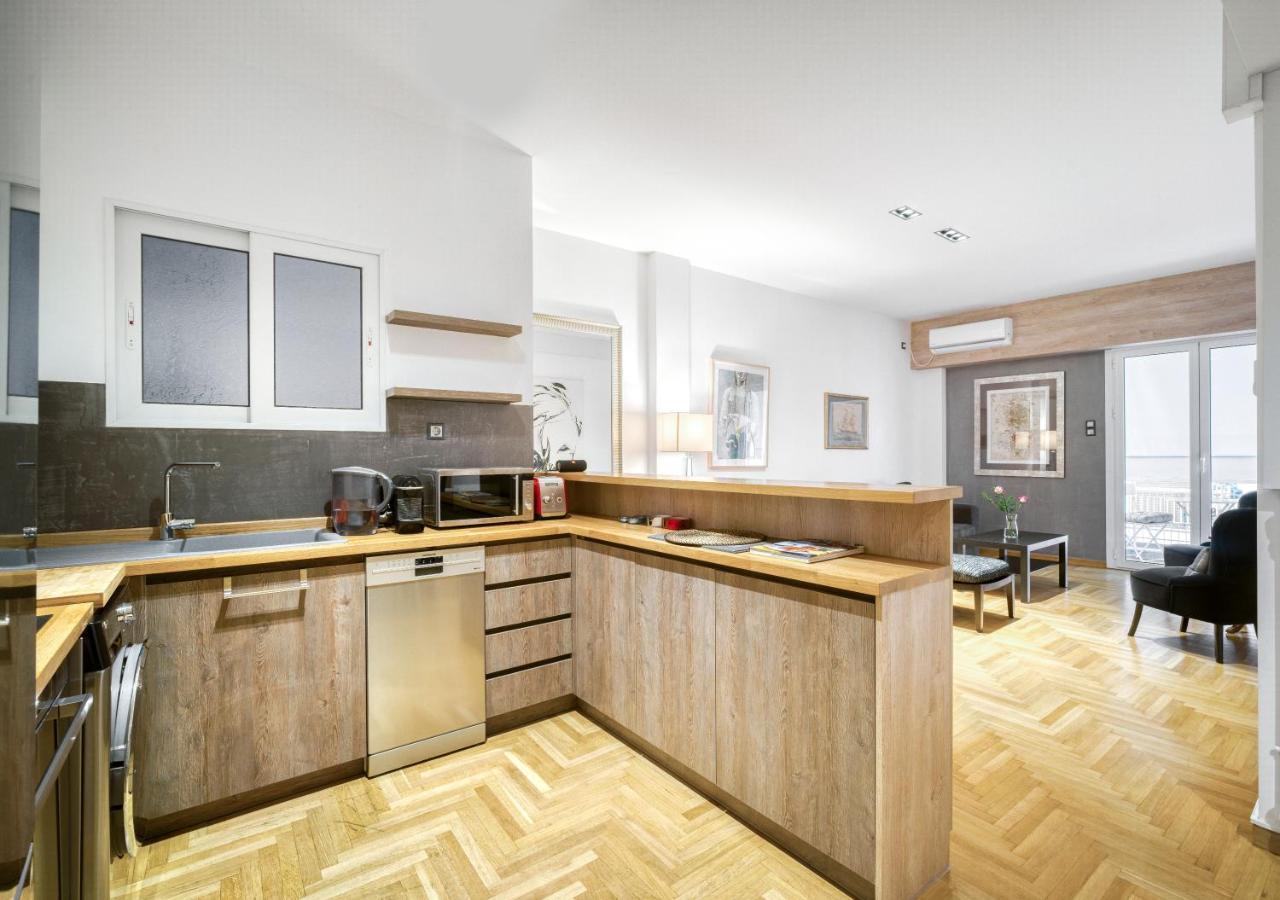 Delightful Stylish Two Bedroom Condo In Hip Area Of Central Atina Dış mekan fotoğraf